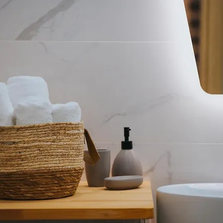 New Cozy By The Sea *