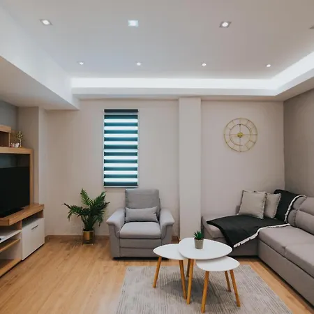 New Cozy By The Sea Apartment *