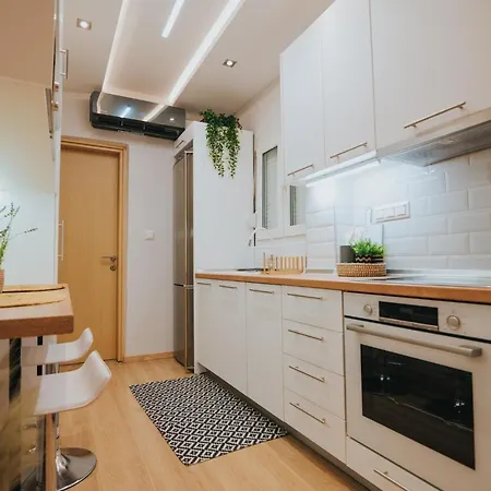New Cozy By The Sea