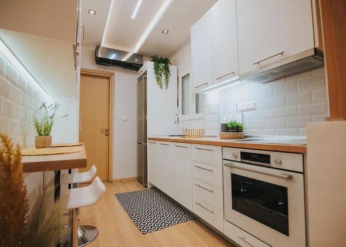 New Cozy By The Sea
